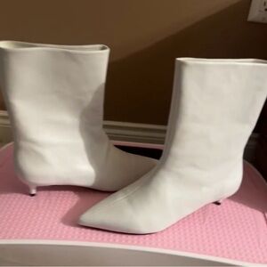 SCHUTZ 🔥 White Kitten Heeled Boots